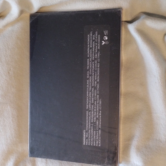 Peachy Queen Tarot The Sun Eyeshadow palette - Picture 2 of 4